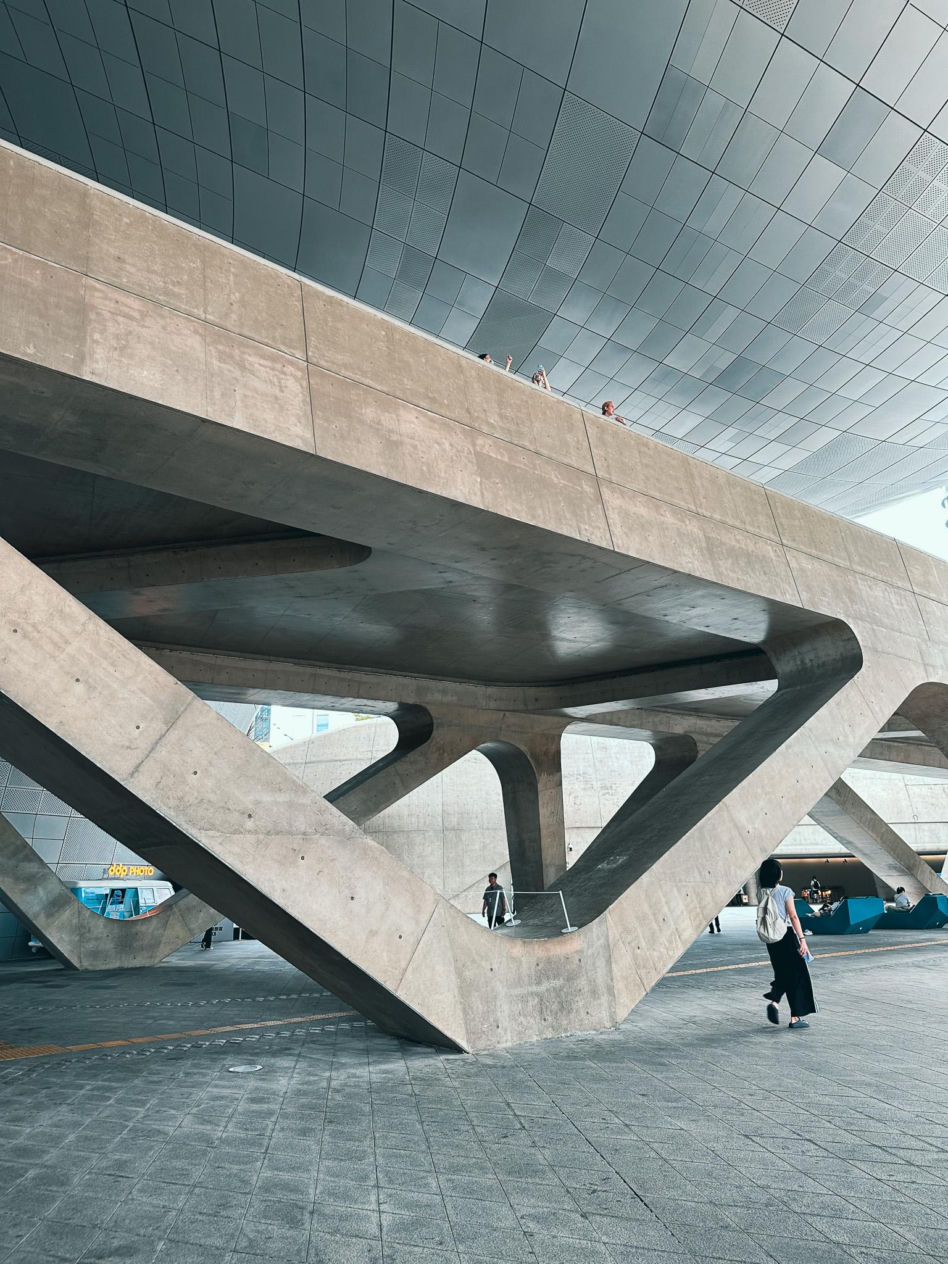 Zaha Hadid i jej Dongdaemun Design Plaza w Seulu