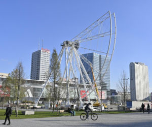 Dziwny obiekt w centrum Warszawy. Co tu powstaje? Stolica już stroi się na Boże Narodzenie!