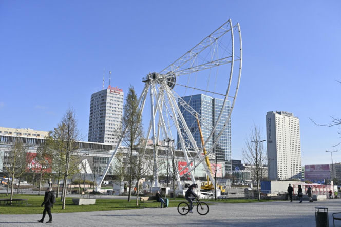 Dziwny obiekt w centrum Warszawy. Co tu powstaje? Stolica już stroi się na Boże Narodzenie!