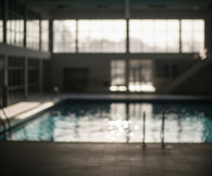 Wjechała w basen z dzieckiem. Francuski szok i pytanie o błąd kierowców