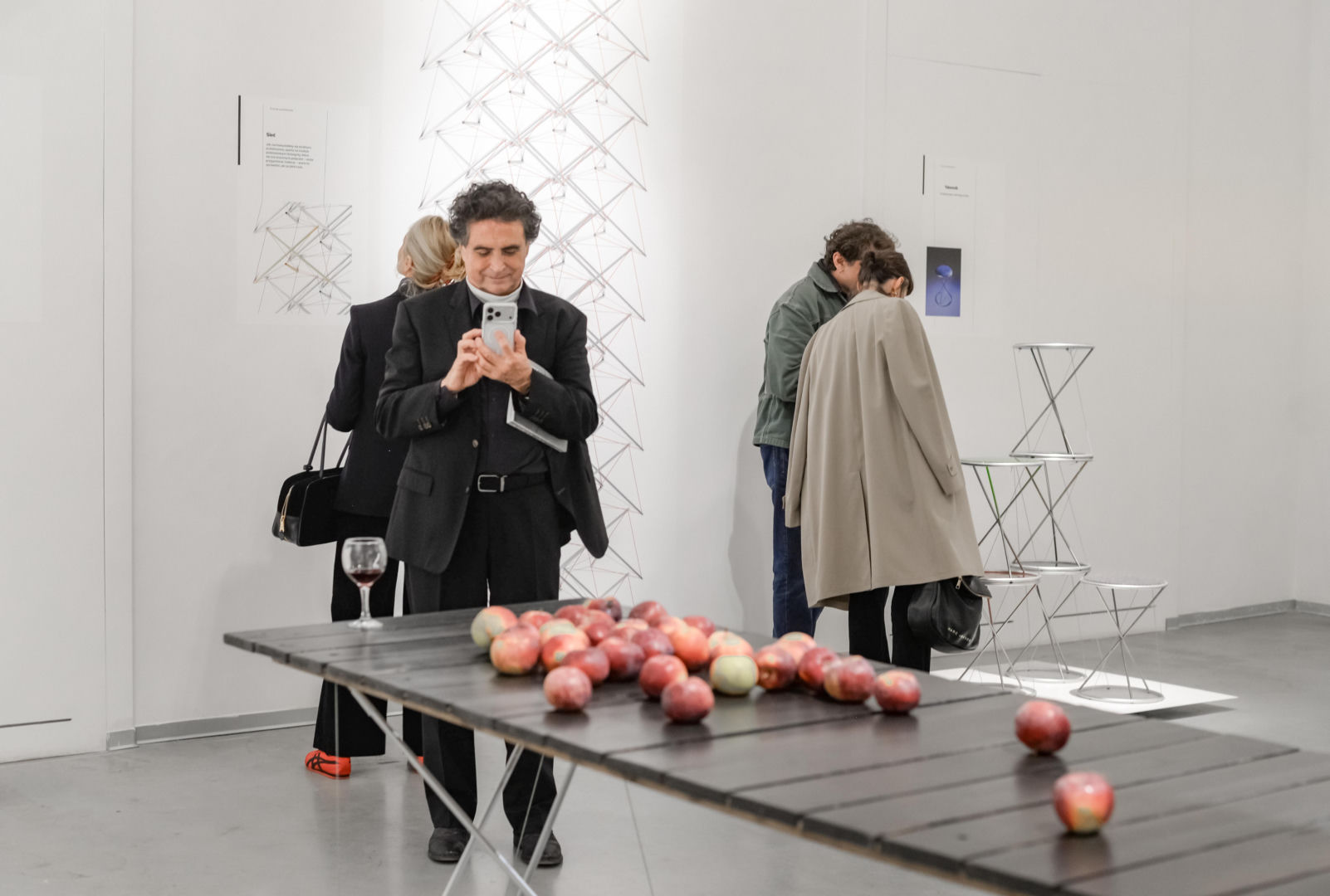 Wernisaż wystawy Jerzego Porębskiego „I cóż z tego, że świat wisi na włosku?”