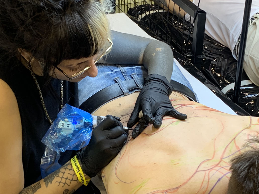 Tattoo Konwent Katowice 2022. Tatuatorzy tworzą piękne tatuaże