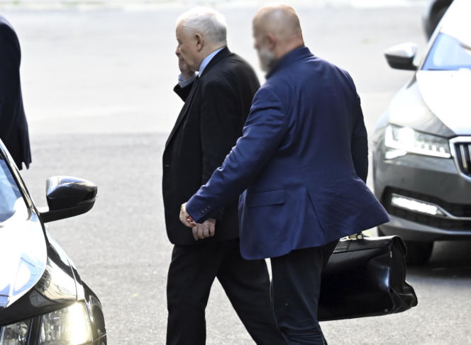 Kaczyński ma kultowy telefon komórkowy