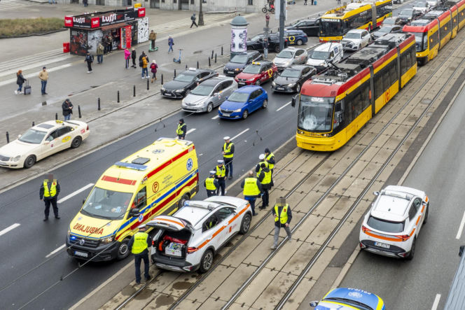 Potrącenie pieszego przez tramwaj w Warszawie