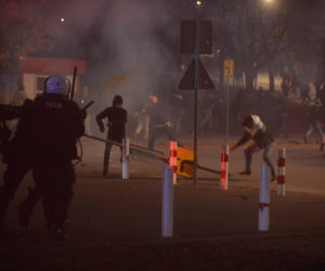 Burdy i zamieszki przy stacji Warszawa Stadion
