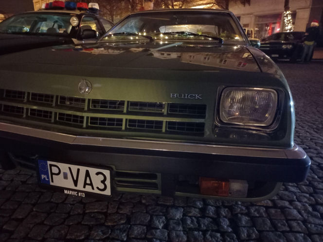 Świąteczny Zlot Amerykańskich Samochodów na Rynku w Lesznie