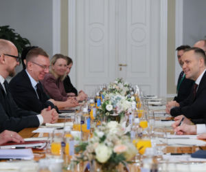 Prezydent Karol Nawrocki z wizytą na Łotwie. Główne tematy to bezpieczeństwo i sytuacja na Bałtyku