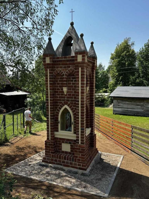 To charakterystyczny dla Warmii element architektury. Ostatnia przydrożna kapliczka uratowana [ZDJĘCIA]