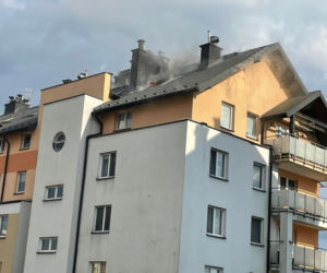 Pożar bloku na os. Projektant. Ewakuowano mieszkańców [ZDJĘCIA]