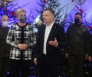 Andrzej Duda z małżonką odwiedzili żołnierzy na granicy