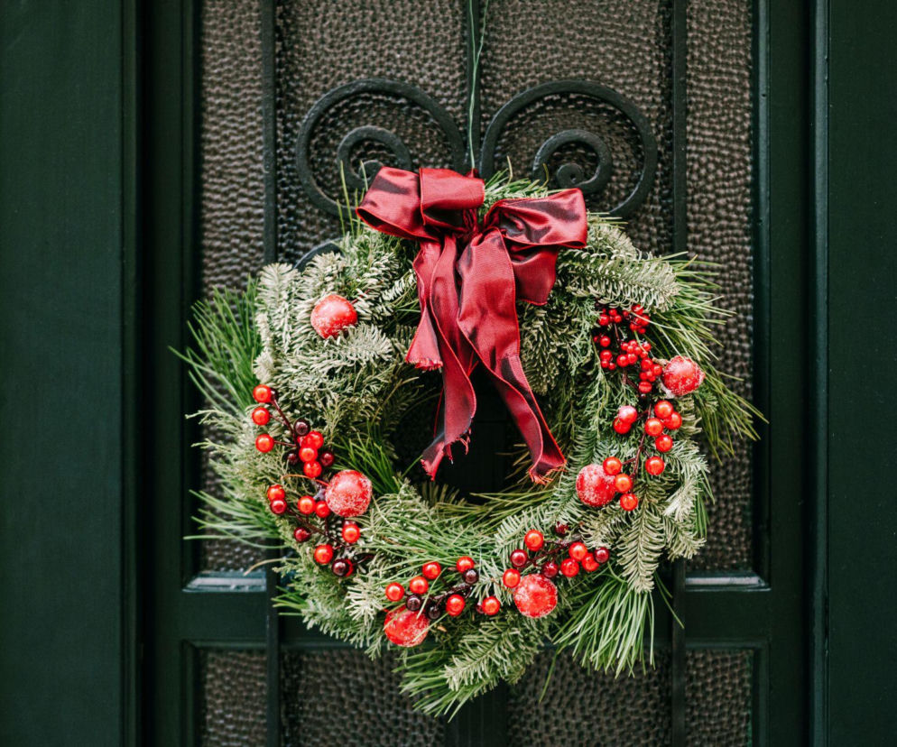 Dekoracje drzwi wejściowych na Boże Narodzenie