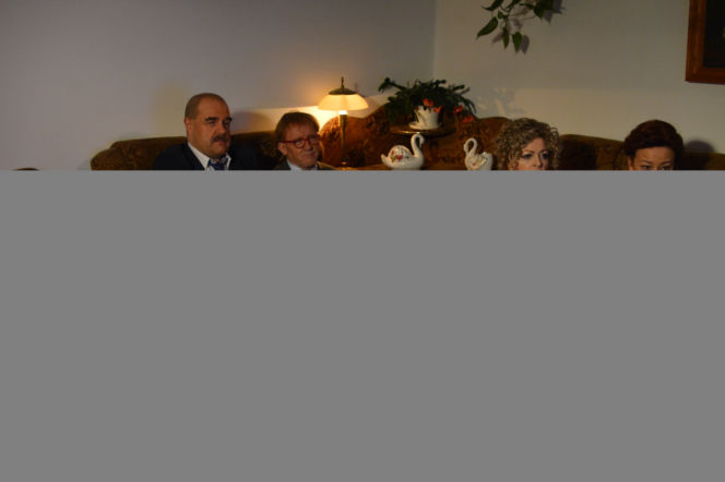 Ranczo 10 sezon odc. 124. Prezes Kozioł (Cezary Żak), Czerepach (Artur Barciś), Ola (Lidia Sadowa), Halina (Violetta Arlak), Lodzia (Magdalena Kuta)