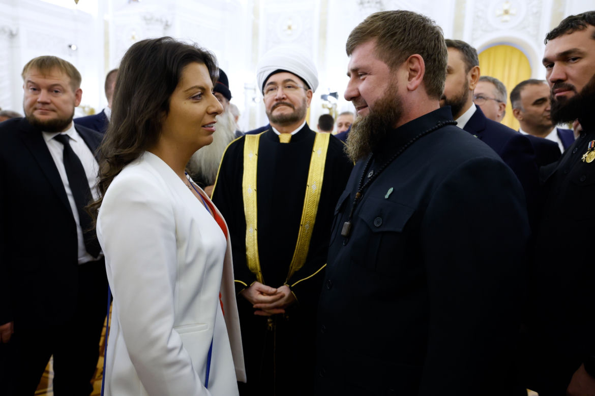 Putin wręczył order swojej pupilce. Ona prawie wsadziła mu język do ucha. Potem powiedziała coś strasznego
