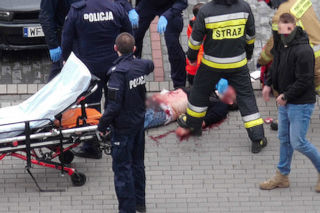 Strzelanina na Gocławiu w Warszawie. Morderca leżał we krwi na ulicy. Powód awantury szokuje [ZDJĘCIA]