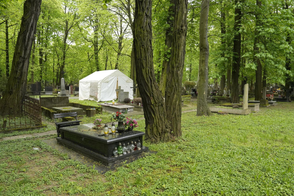 Tak wygląda grób Marii Teresy Kiszczak rok po śmierci
