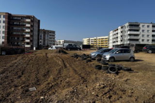 Aktywiści chcieli park, dostaną betonowe bloki. Chodzi o miejskie pole w Lublinie