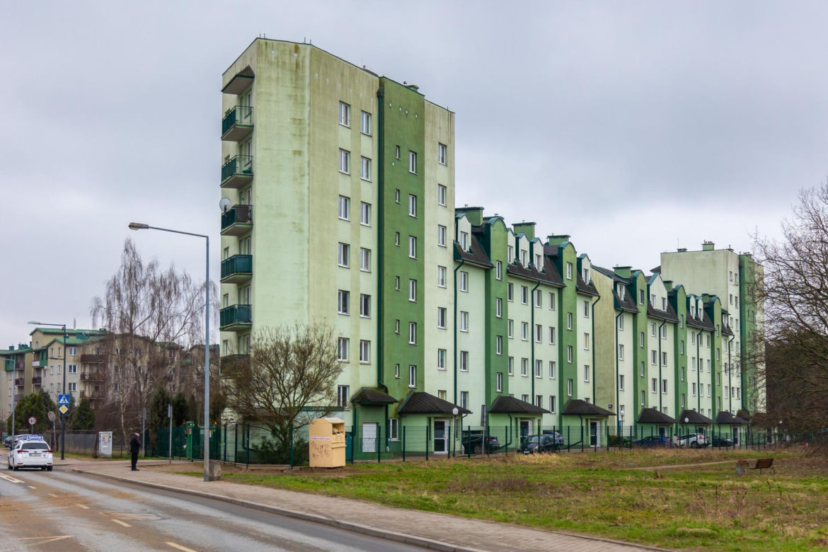 Najwęższy blok w Warszawie - zdjęcia. Zobacz budynek z Odkrytej 55C