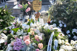 Morze kwiatów. Tak wygląda grób pilotki Jagody Gancarek tydzień po pogrzebie