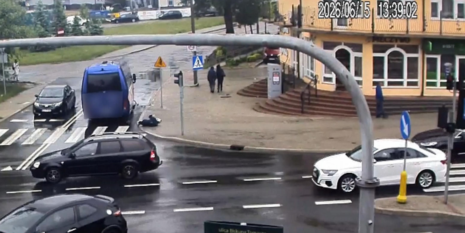 Nastolatek huknął hulajnogą w busa