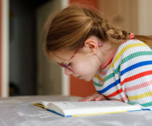 Przymusowe lektury to zło! Odkryj, jak zachęcić dziecko do czytania bez krzyków i presji