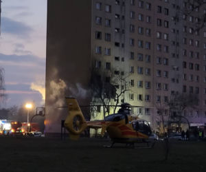 Potężny wybuch na ul. Struzika 6. Lokator wypadł z okna! Na miejscu LPR [ZDJĘCIA]