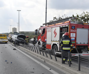 Wypadek Na S8, wjechał na barierki