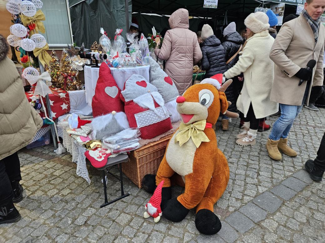 Jarmark Świąteczny w Biskupcu. Na scenie wystąpił zespół Arka Noego [ZDJĘCIA]