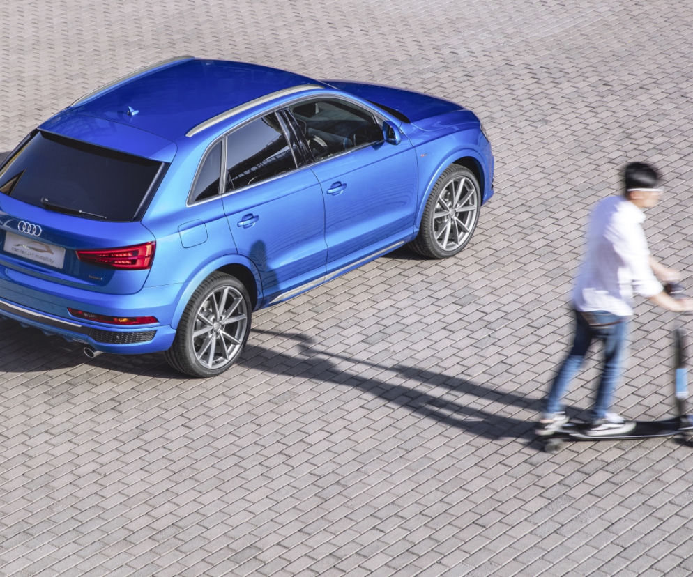 Audi Q3 z elektryczną deskorolką
