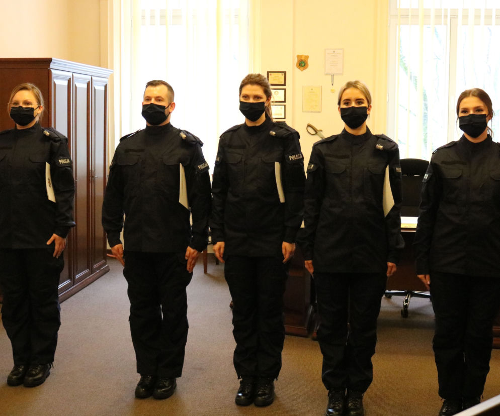 Cztery policjantki i jeden policjant. Nowi funkcjonariusze w Koszalinie