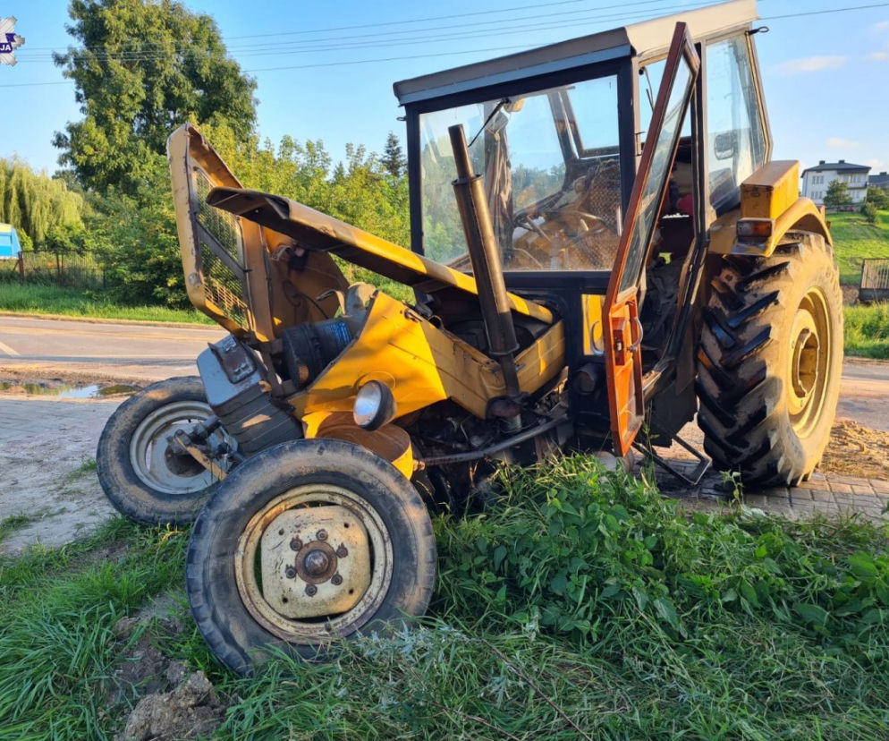 Traktor zderzył się z przyczepką