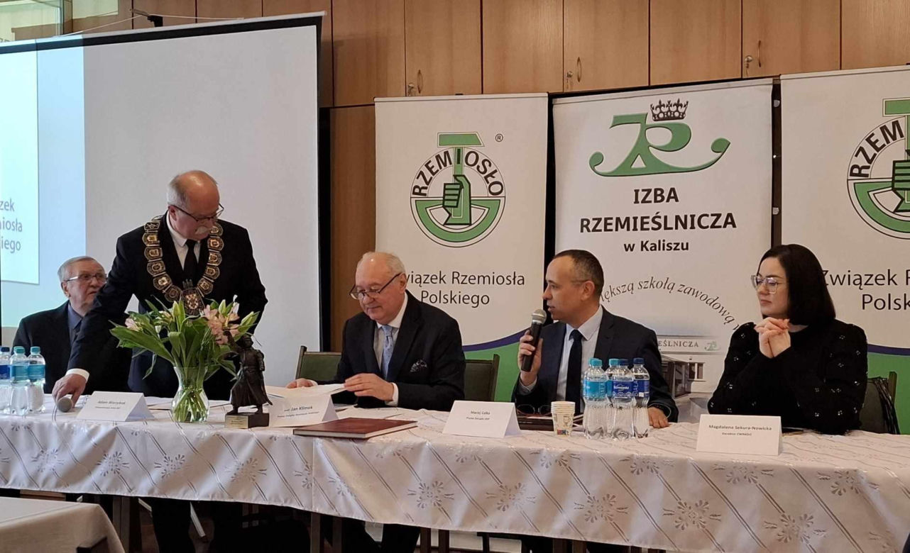 Kalisz. Narada w Izbie Rzemieślniczej 