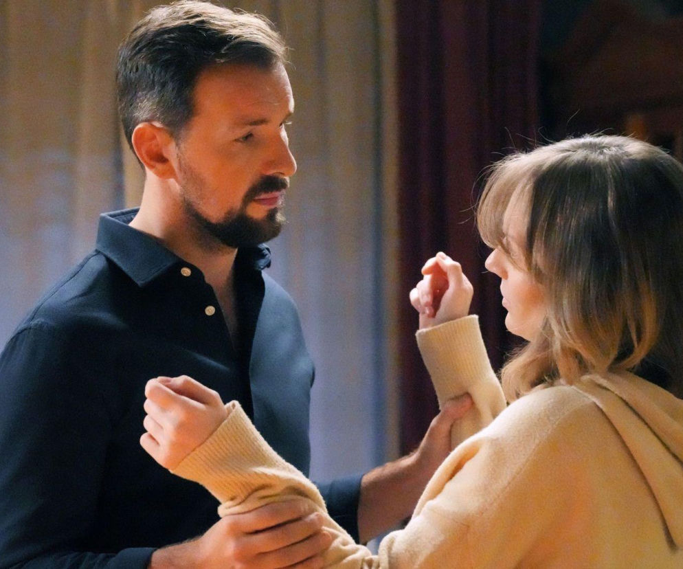 Barwy szczęścia odc. 3363. Renata (Anna Mrozowska), Marcin Kodur (Oskar Stoczyński)