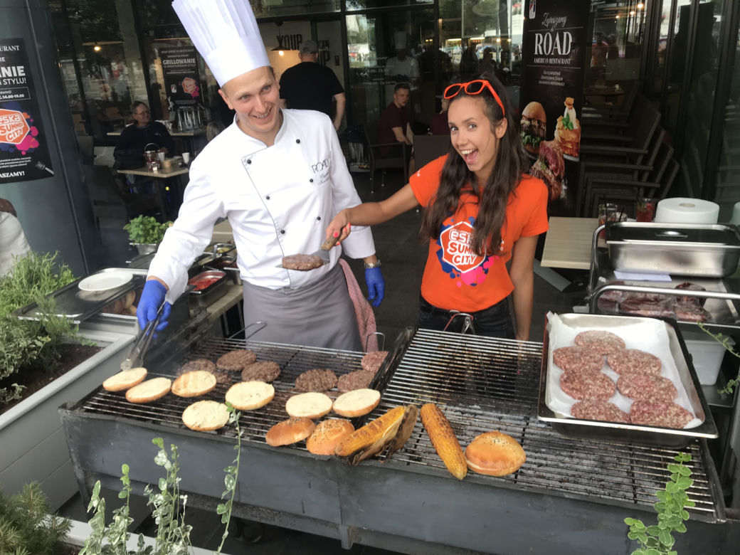 ESC na grillu w Road American Restaurant