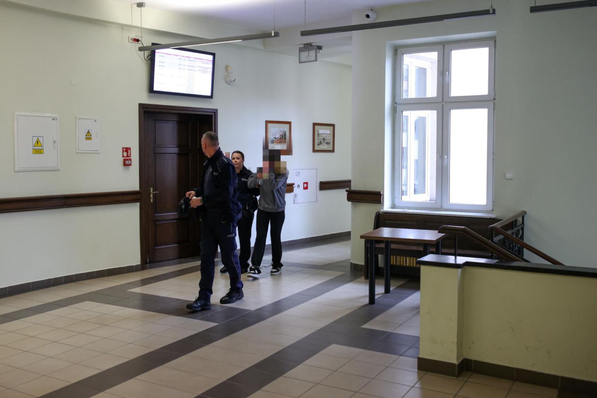 Nikola podźgała matkę za odmowę papierosa