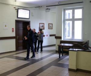 Nikola podźgała matkę za odmowę papierosa