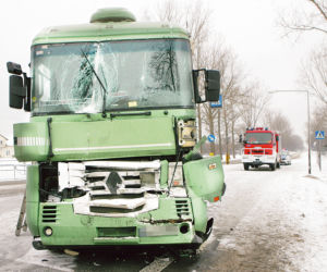 Tiry staranowały autobus