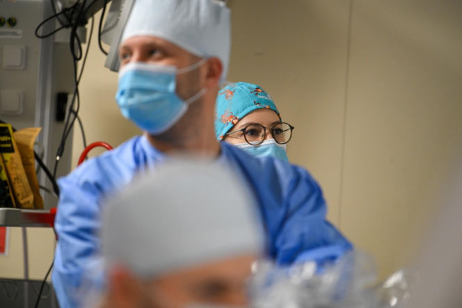 Polscy lekarze z Chin zoperaowali pacjentów w Warszawie. To pierwsze w historii operacje telerobotyczne na taką odległość