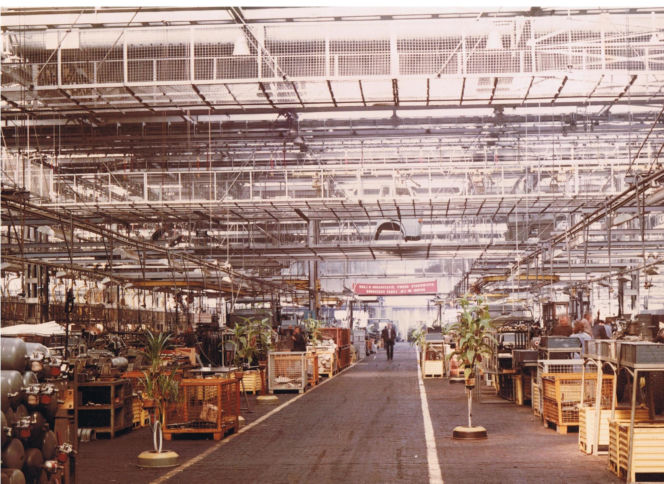 Archiwalne zdjęcia Fabryki Samochodów Ciężarowych (FSC) z lat 70. budzą ogromny sentyment, ale i smutek