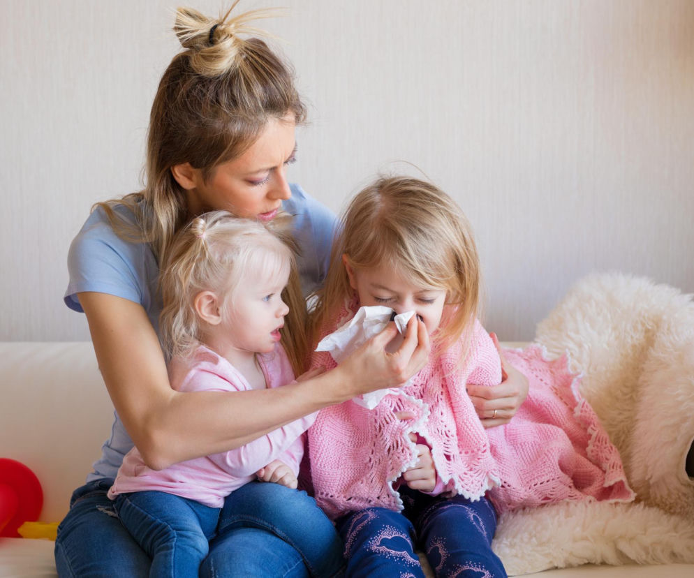 L4 na dziecko w 2026 r. to nie pełna pensja. Rodzice muszą pilnować wspólnego limitu 60 dni