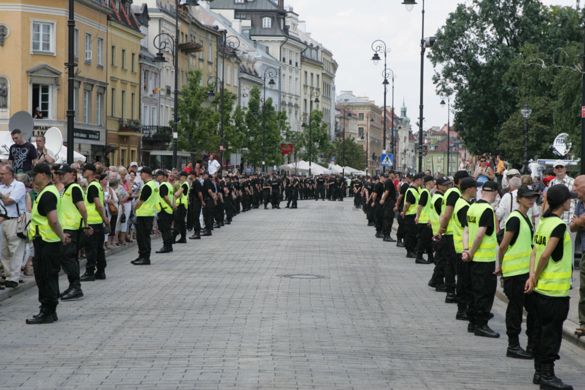 Nieudana próba przeniesienia krzyża sprzed Pałacu 3.08.2010
