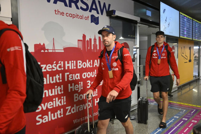 Złoci siatkarze po perypetiach wrócili do Polski