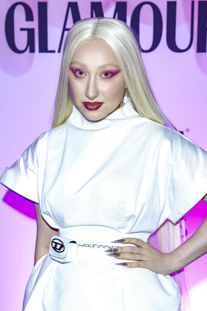 Metropolita przeprasza za zgorszenie w kościele na Mazowszu. Gwiazda Eurowizji prężyła gołe pośladki przed ołtarzem