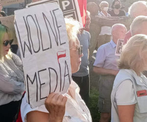 Protest w Szczecinie po przegłosowaniu ustawy Lex TVN