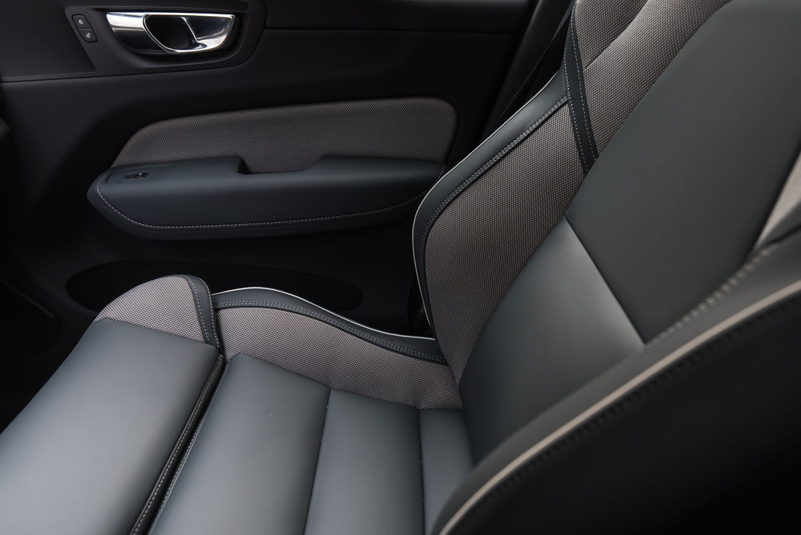 Volvo XC60 B4 Mild Hybrid FWD AT8 Momentum