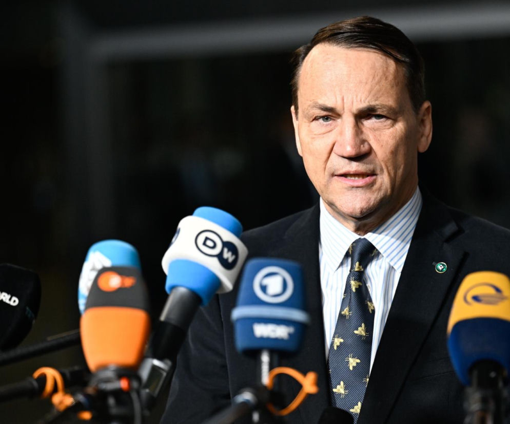 Minister spraw zagranicznych RP Radosław Sikorski przed posiedzeniem ministrów spraw zagranicznych państw NATO