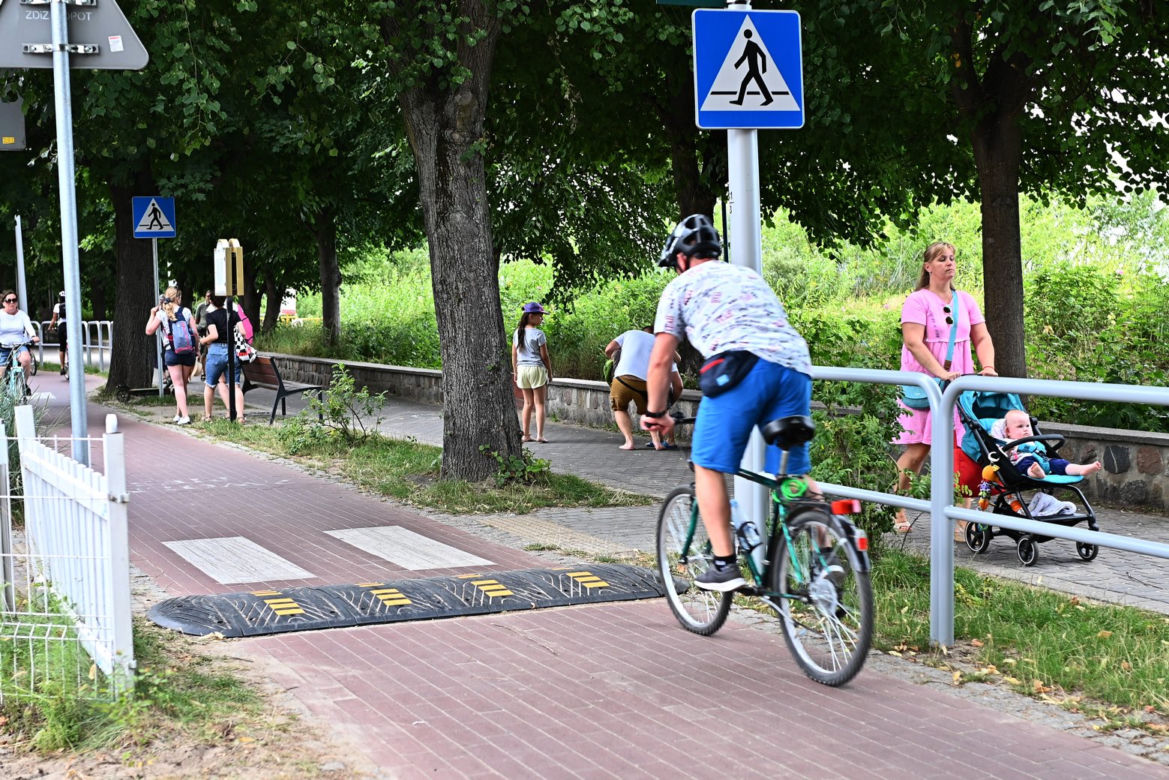 Progi zwalniające na trasach rowerowych