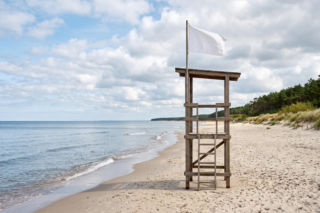 Sinice Pogorzelica. Czy w Pogorzelicy można się kąpać 25.08? Flaga, warunki pogodowe