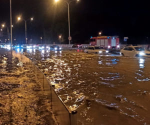 Burza w Warszawie. Wisłostrada zalana w obu kierunkach