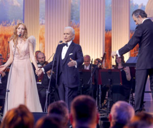 Cud życia. José Carreras - specjalny koncert wielkanocny w TVP.  Joanna i Jacek Kurski zachwycili na koncercie wielkanocnym.