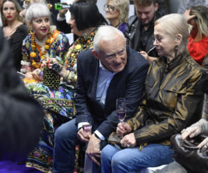 Leszek Miller z żoną i wnuczką na eleganckiej imprezie. Wzbudzili sensację na salonach